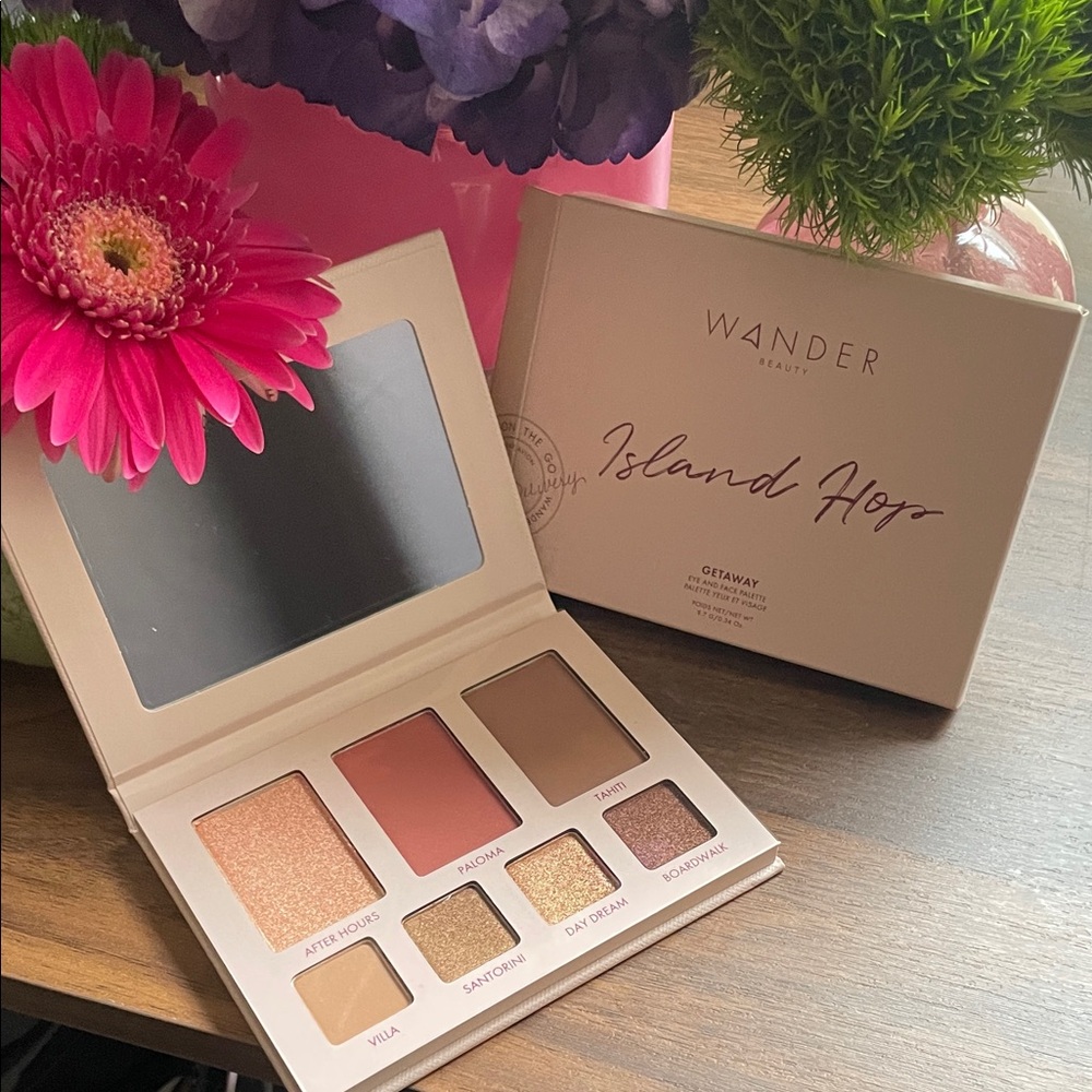 Wander Beauty Getaway Eye & Face Palette “Island Hope”